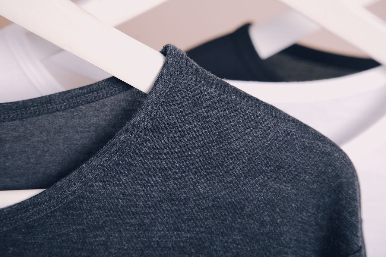 斜角袖口素面上衣