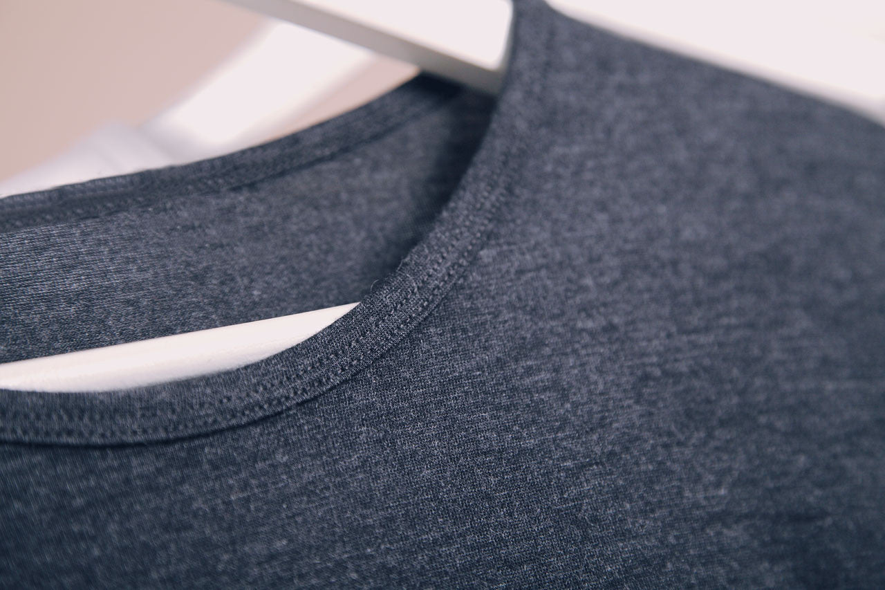 斜角袖口素面上衣