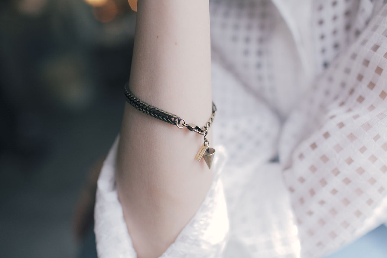 編織仿舊感金屬手鍊