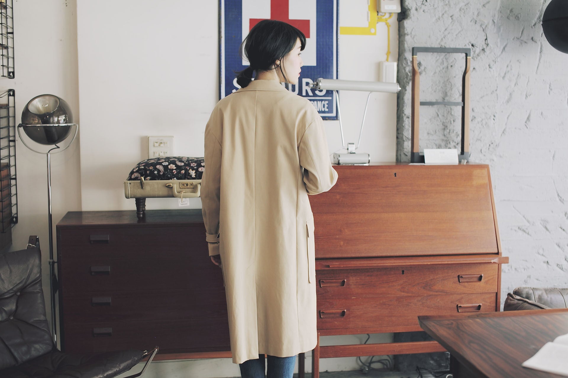 率性長版硬挺風衣