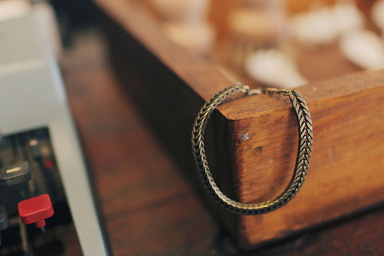 編織仿舊感金屬手鍊