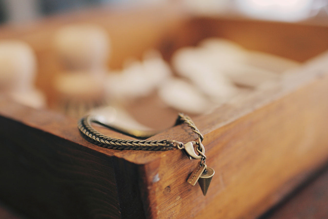 編織仿舊感金屬手鍊