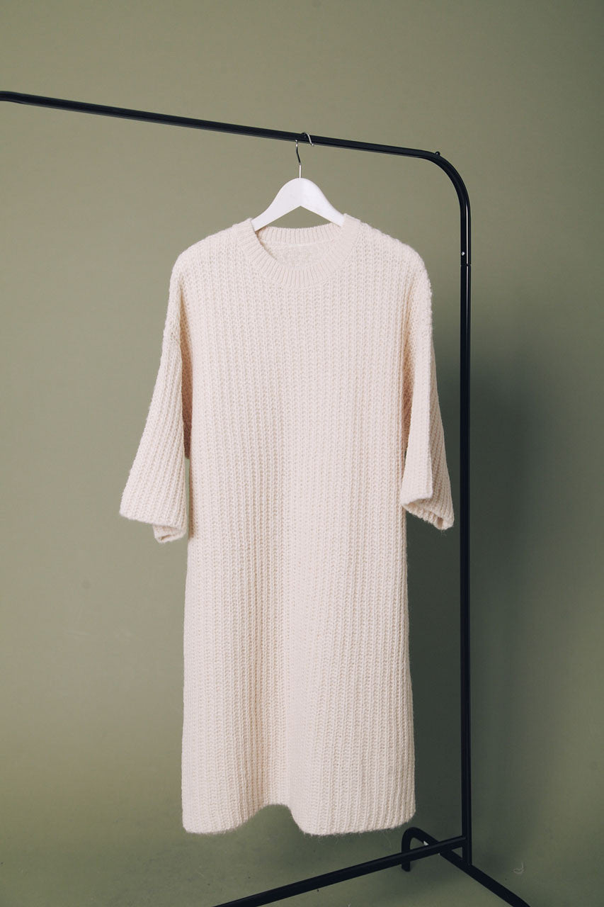 鬆軟寬袖針織連身裙