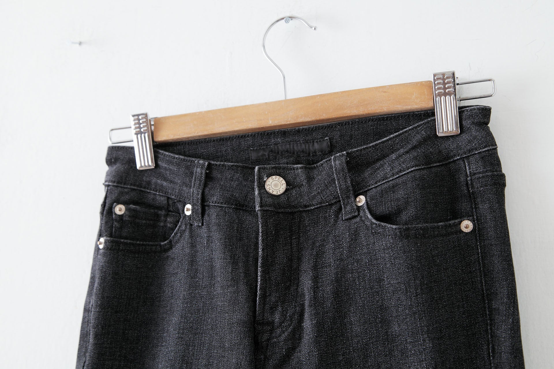 黑灰貼腿牛仔褲