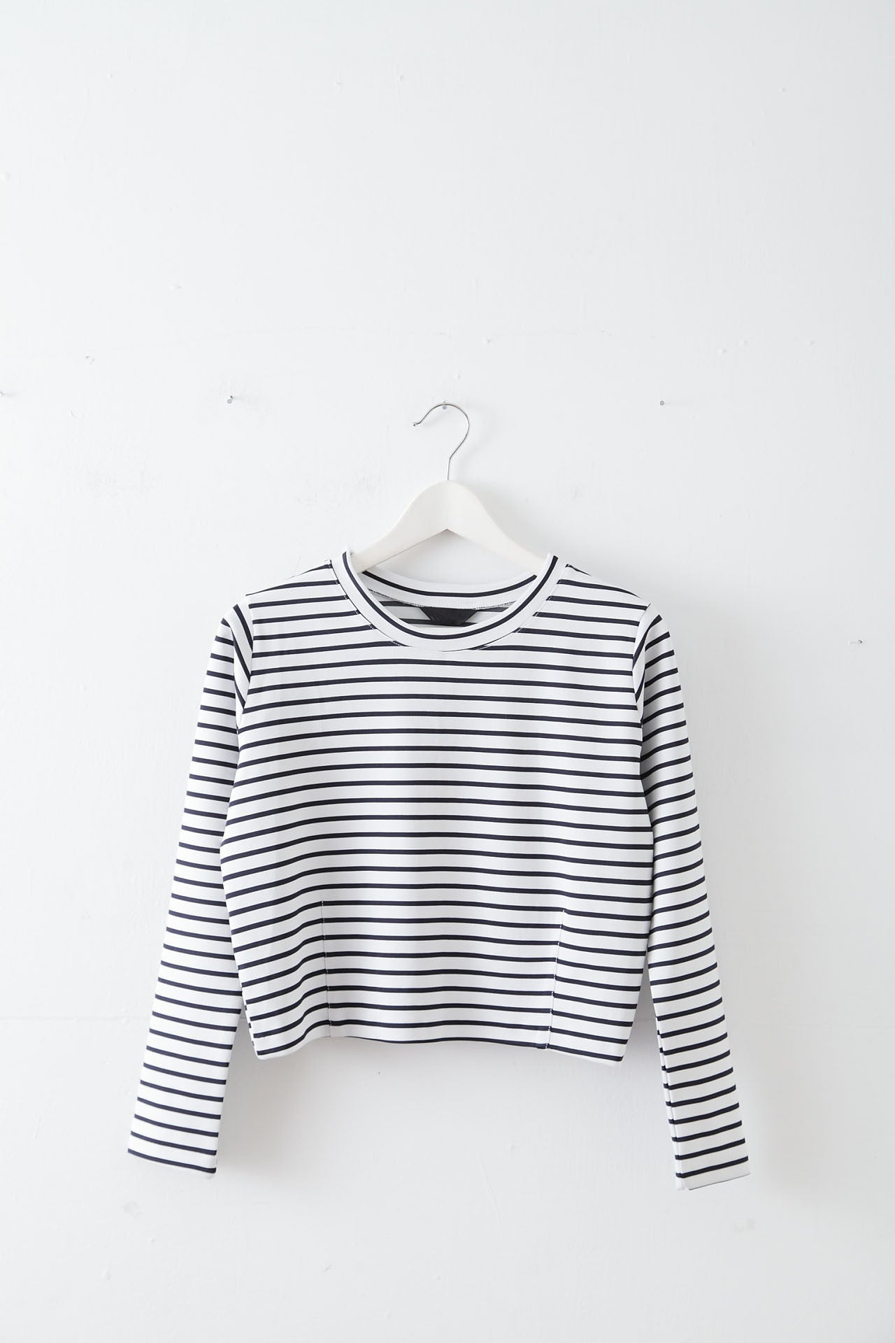 橫紋圓領挺版上衣
