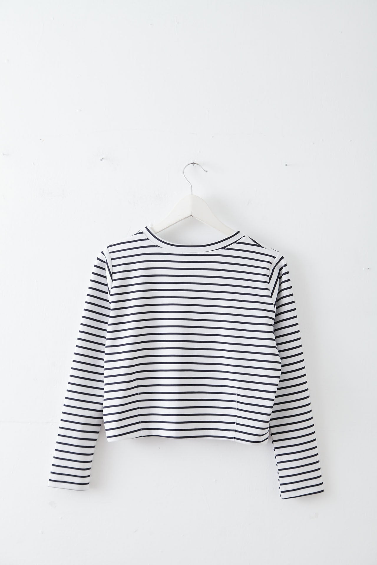 橫紋圓領挺版上衣