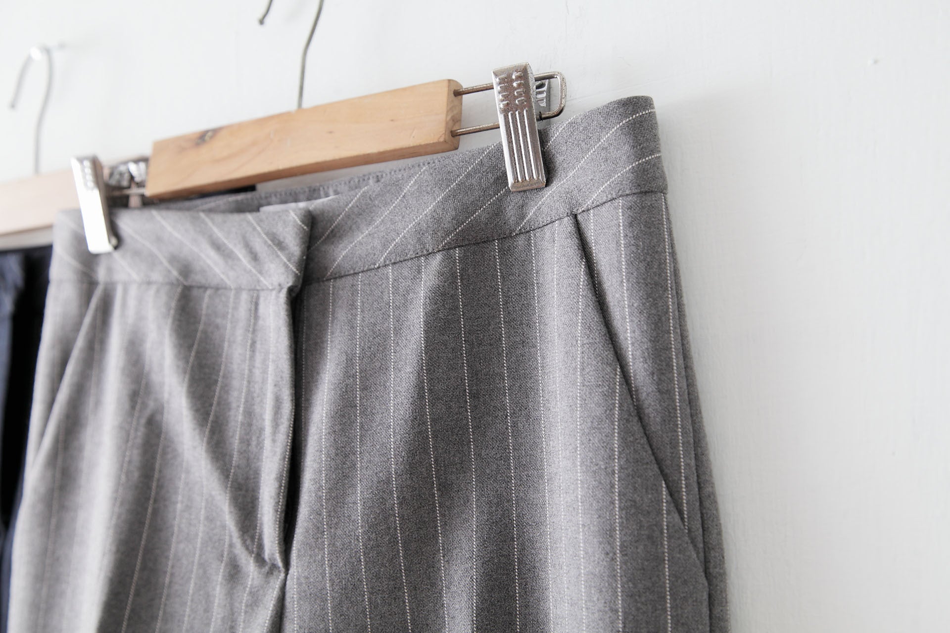 挺版直條開衩長褲